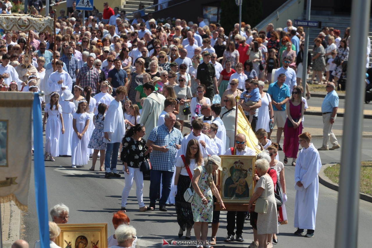 Procesja Bożego Ciała w kościele pw. św. Franciszka z Asyżu [08.06.2023] - zdjęcie #38 - eOstroleka.pl