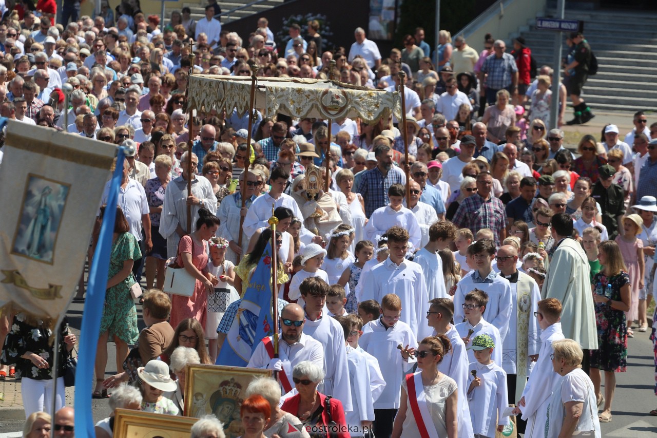 Procesja Bożego Ciała w kościele pw. św. Franciszka z Asyżu [08.06.2023] - zdjęcie #40 - eOstroleka.pl
