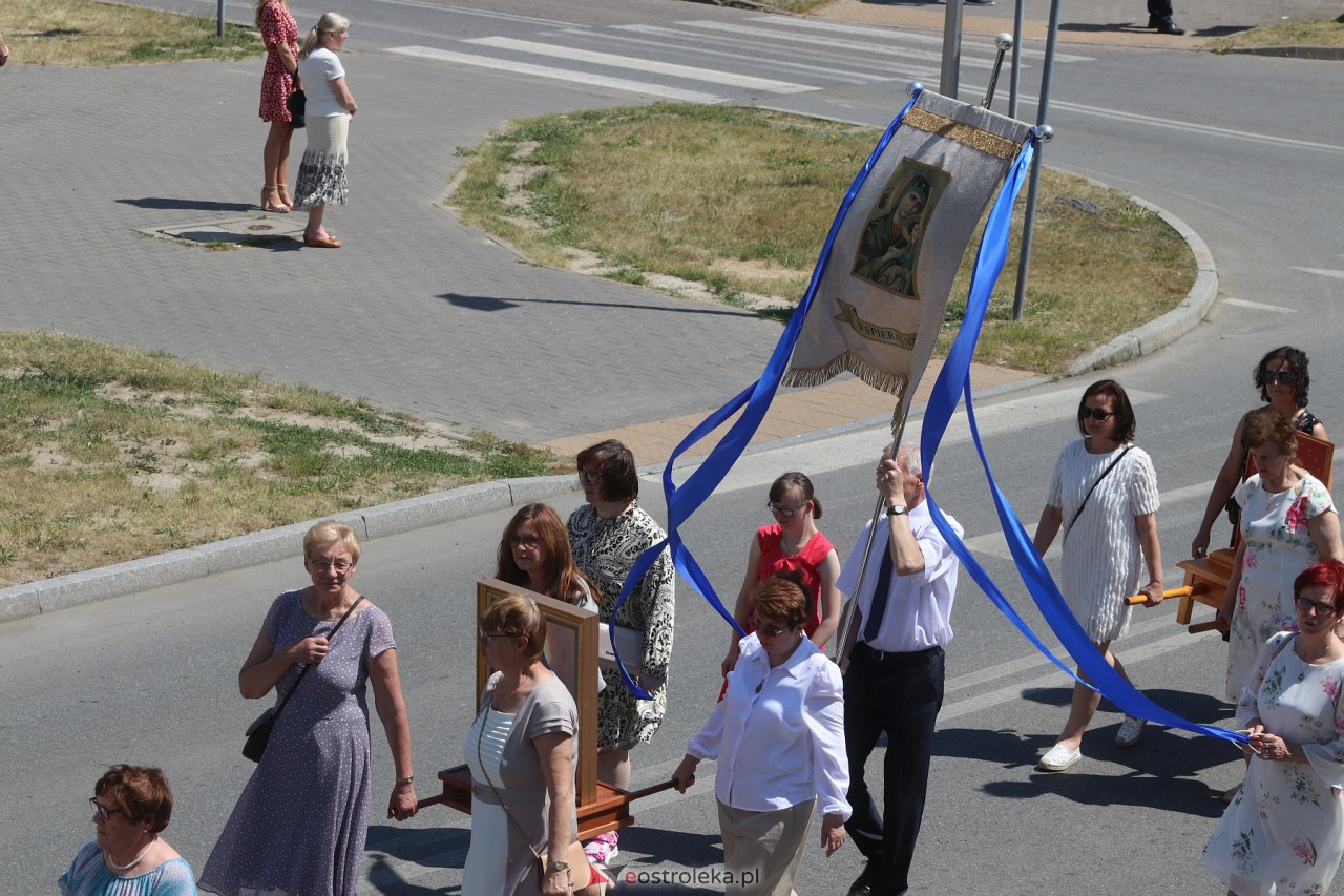 Procesja Bożego Ciała w kościele pw. św. Franciszka z Asyżu [08.06.2023] - zdjęcie #59 - eOstroleka.pl