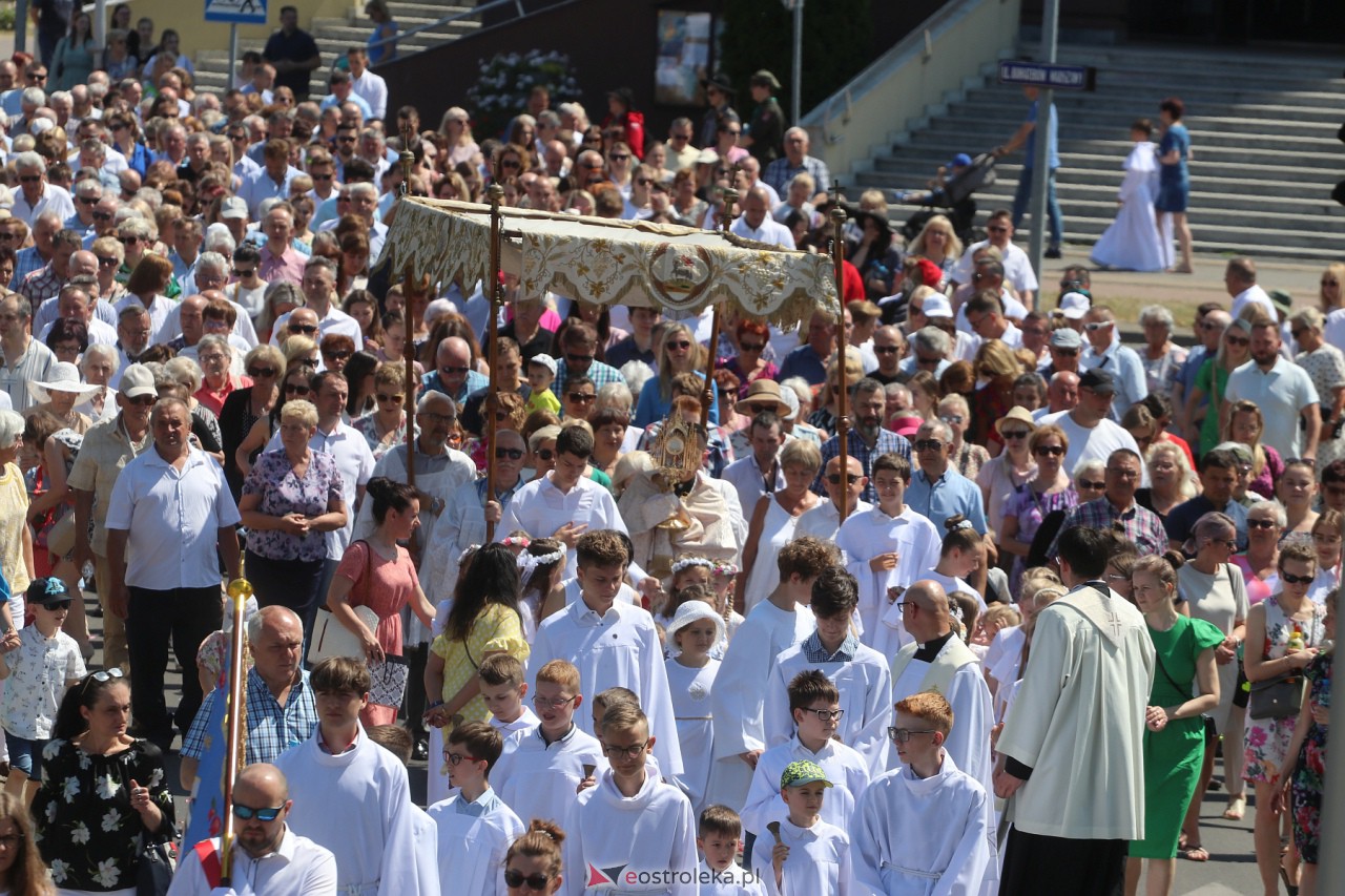 Procesja Bożego Ciała w kościele pw. św. Franciszka z Asyżu [08.06.2023] - zdjęcie #45 - eOstroleka.pl