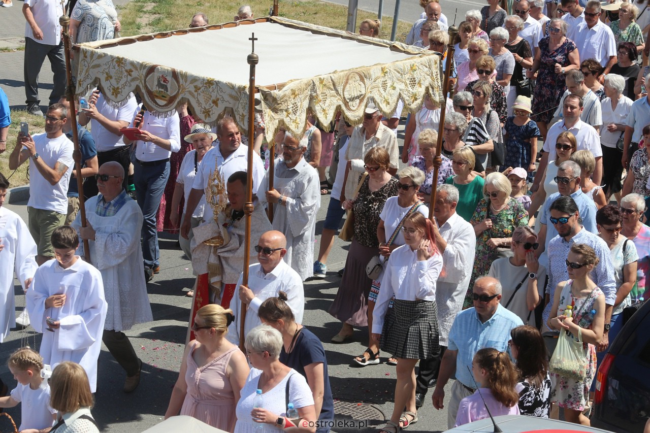 Procesja Bożego Ciała w kościele pw. św. Franciszka z Asyżu [08.06.2023] - zdjęcie #47 - eOstroleka.pl