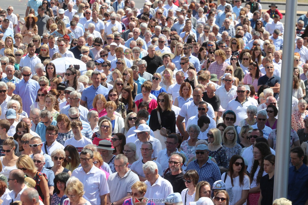 Procesja Bożego Ciała w kościele pw. św. Franciszka z Asyżu [08.06.2023] - zdjęcie #37 - eOstroleka.pl