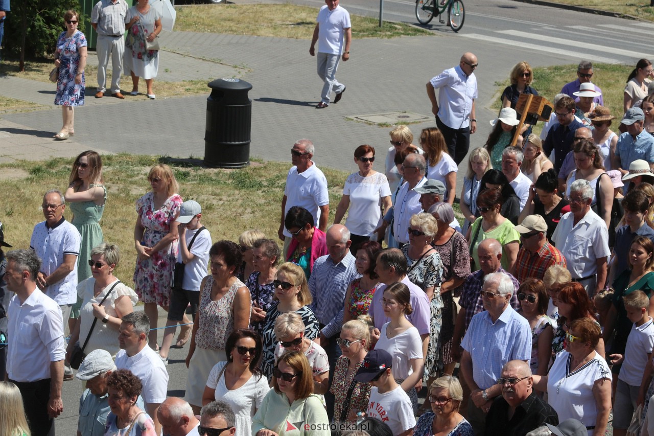 Procesja Bożego Ciała w kościele pw. św. Franciszka z Asyżu [08.06.2023] - zdjęcie #35 - eOstroleka.pl