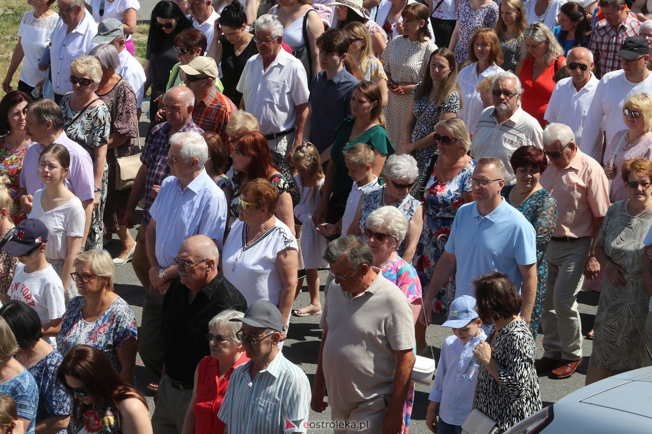 Procesja Bożego Ciała w kościele pw. św. Franciszka z Asyżu [08.06.2023] - zdjęcie #34 - eOstroleka.pl