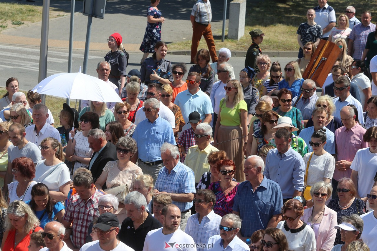Procesja Bożego Ciała w kościele pw. św. Franciszka z Asyżu [08.06.2023] - zdjęcie #32 - eOstroleka.pl