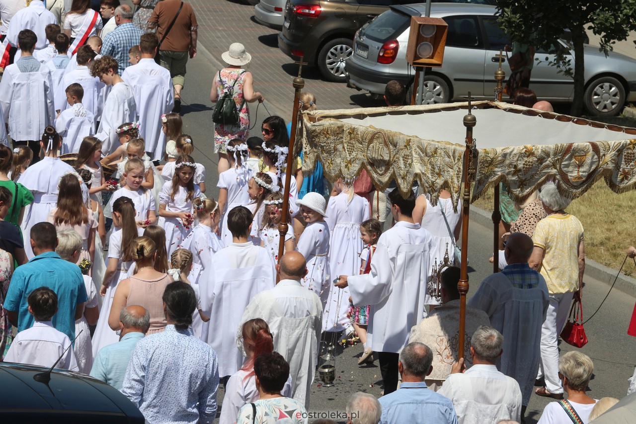 Procesja Bożego Ciała w kościele pw. św. Franciszka z Asyżu [08.06.2023] - zdjęcie #70 - eOstroleka.pl