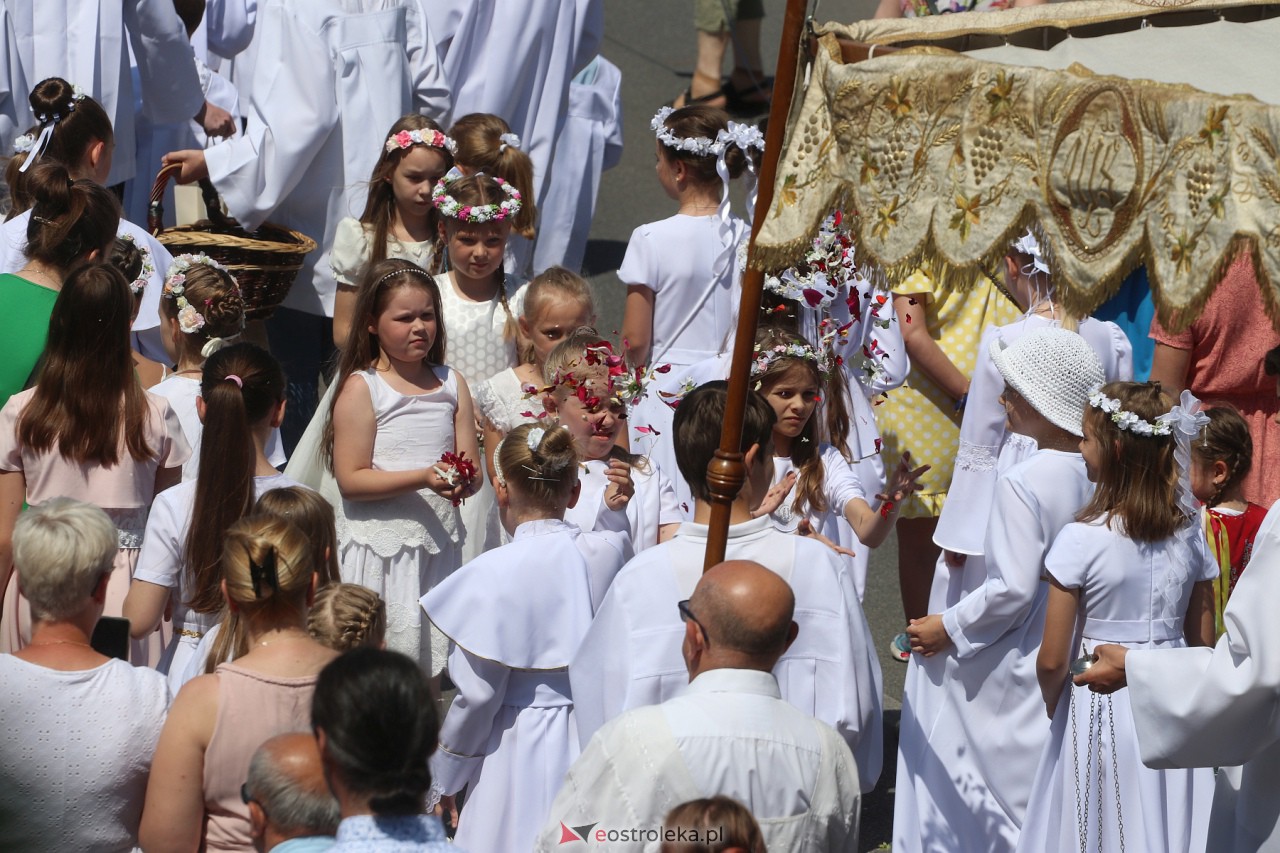 Procesja Bożego Ciała w kościele pw. św. Franciszka z Asyżu [08.06.2023] - zdjęcie #30 - eOstroleka.pl
