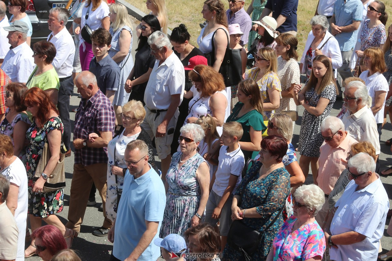 Procesja Bożego Ciała w kościele pw. św. Franciszka z Asyżu [08.06.2023] - zdjęcie #28 - eOstroleka.pl
