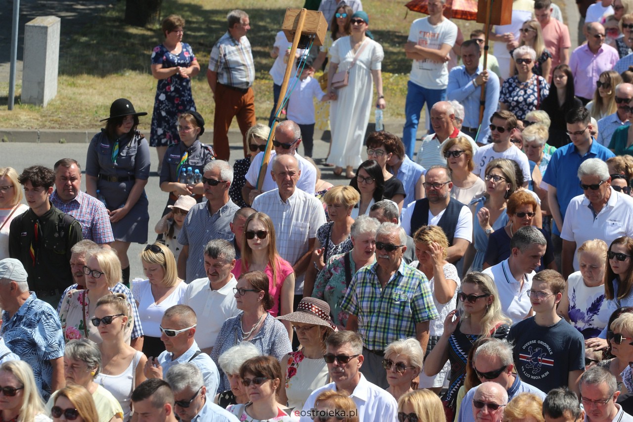 Procesja Bożego Ciała w kościele pw. św. Franciszka z Asyżu [08.06.2023] - zdjęcie #22 - eOstroleka.pl
