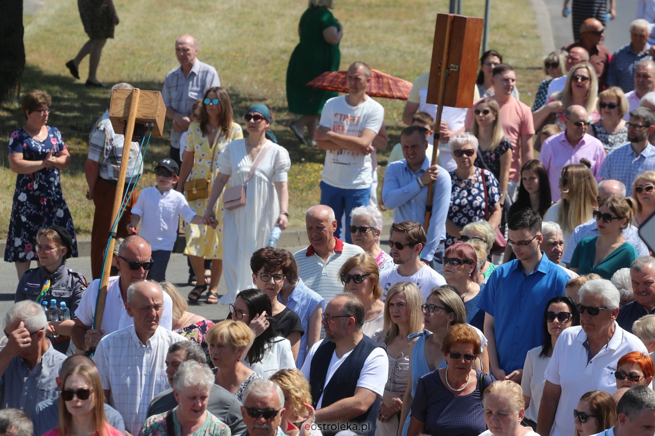 Procesja Bożego Ciała w kościele pw. św. Franciszka z Asyżu [08.06.2023] - zdjęcie #20 - eOstroleka.pl