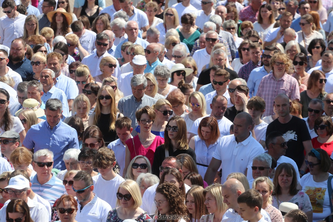 Procesja Bożego Ciała w kościele pw. św. Franciszka z Asyżu [08.06.2023] - zdjęcie #19 - eOstroleka.pl