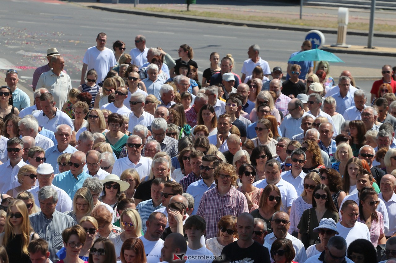 Procesja Bożego Ciała w kościele pw. św. Franciszka z Asyżu [08.06.2023] - zdjęcie #18 - eOstroleka.pl