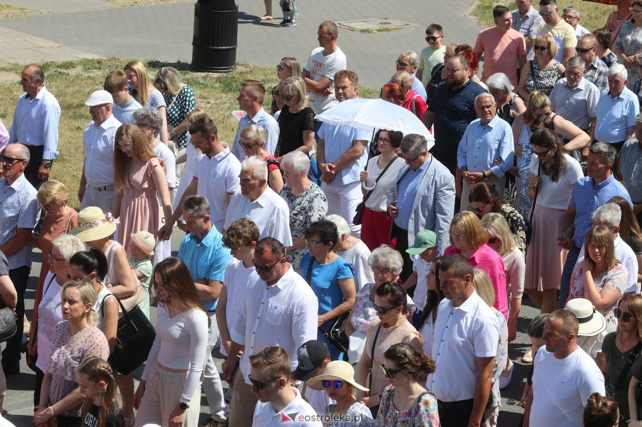 Procesja Bożego Ciała w kościele pw. św. Franciszka z Asyżu [08.06.2023] - zdjęcie #17 - eOstroleka.pl