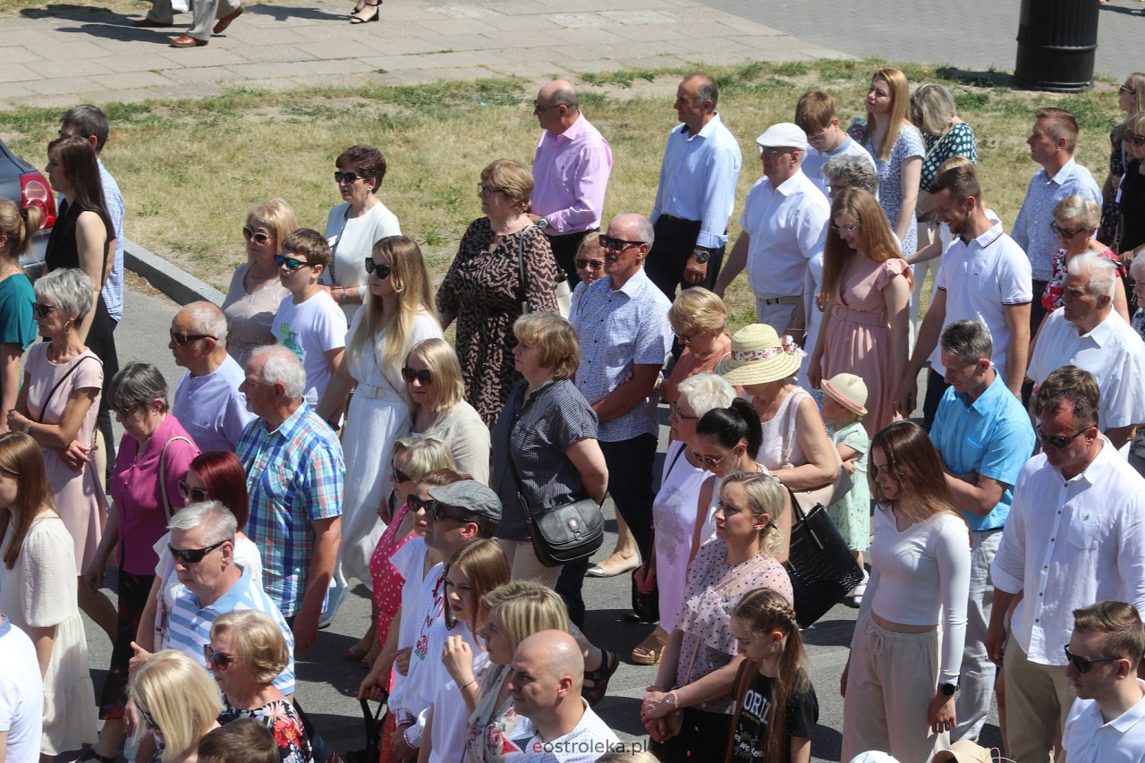 Procesja Bożego Ciała w kościele pw. św. Franciszka z Asyżu [08.06.2023] - zdjęcie #16 - eOstroleka.pl