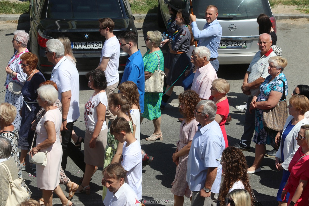 Procesja Bożego Ciała w kościele pw. św. Franciszka z Asyżu [08.06.2023] - zdjęcie #87 - eOstroleka.pl