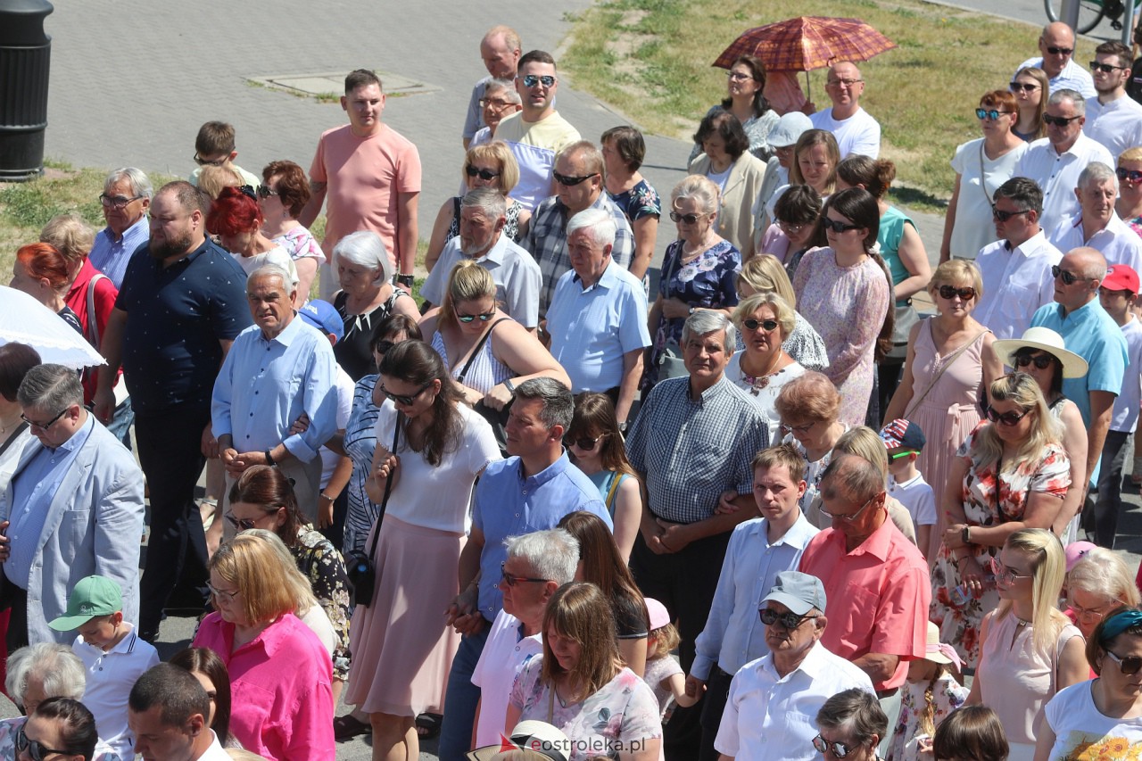 Procesja Bożego Ciała w kościele pw. św. Franciszka z Asyżu [08.06.2023] - zdjęcie #13 - eOstroleka.pl