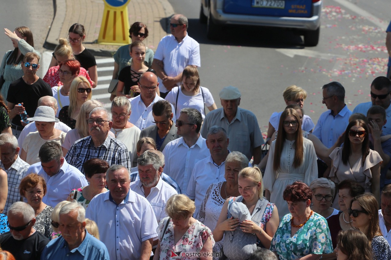 Procesja Bożego Ciała w kościele pw. św. Franciszka z Asyżu [08.06.2023] - zdjęcie #6 - eOstroleka.pl