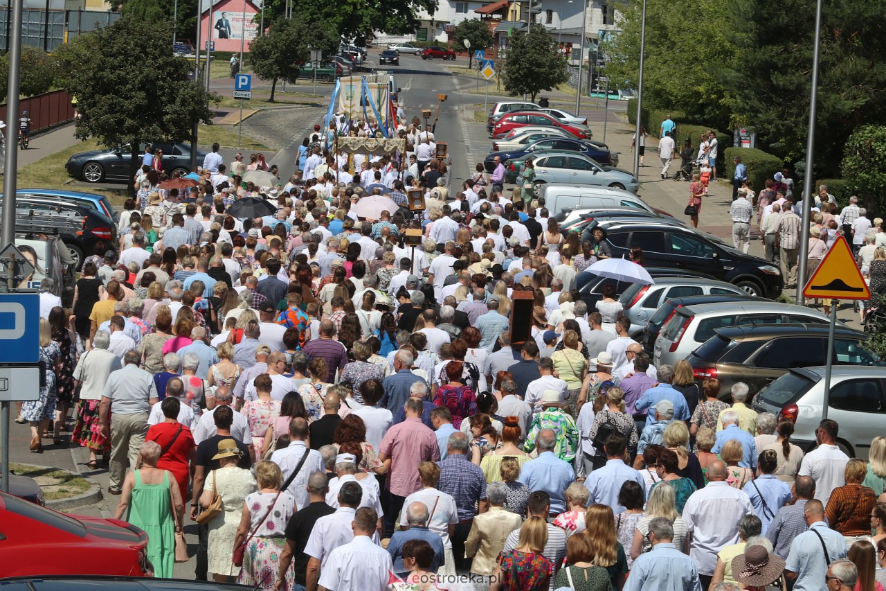 Procesja Bożego Ciała w kościele pw. św. Franciszka z Asyżu [08.06.2023] - zdjęcie #5 - eOstroleka.pl