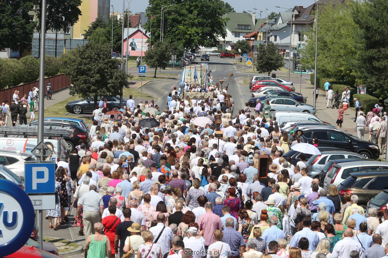 Procesja Bożego Ciała w kościele pw. św. Franciszka z Asyżu [08.06.2023] - zdjęcie #4 - eOstroleka.pl