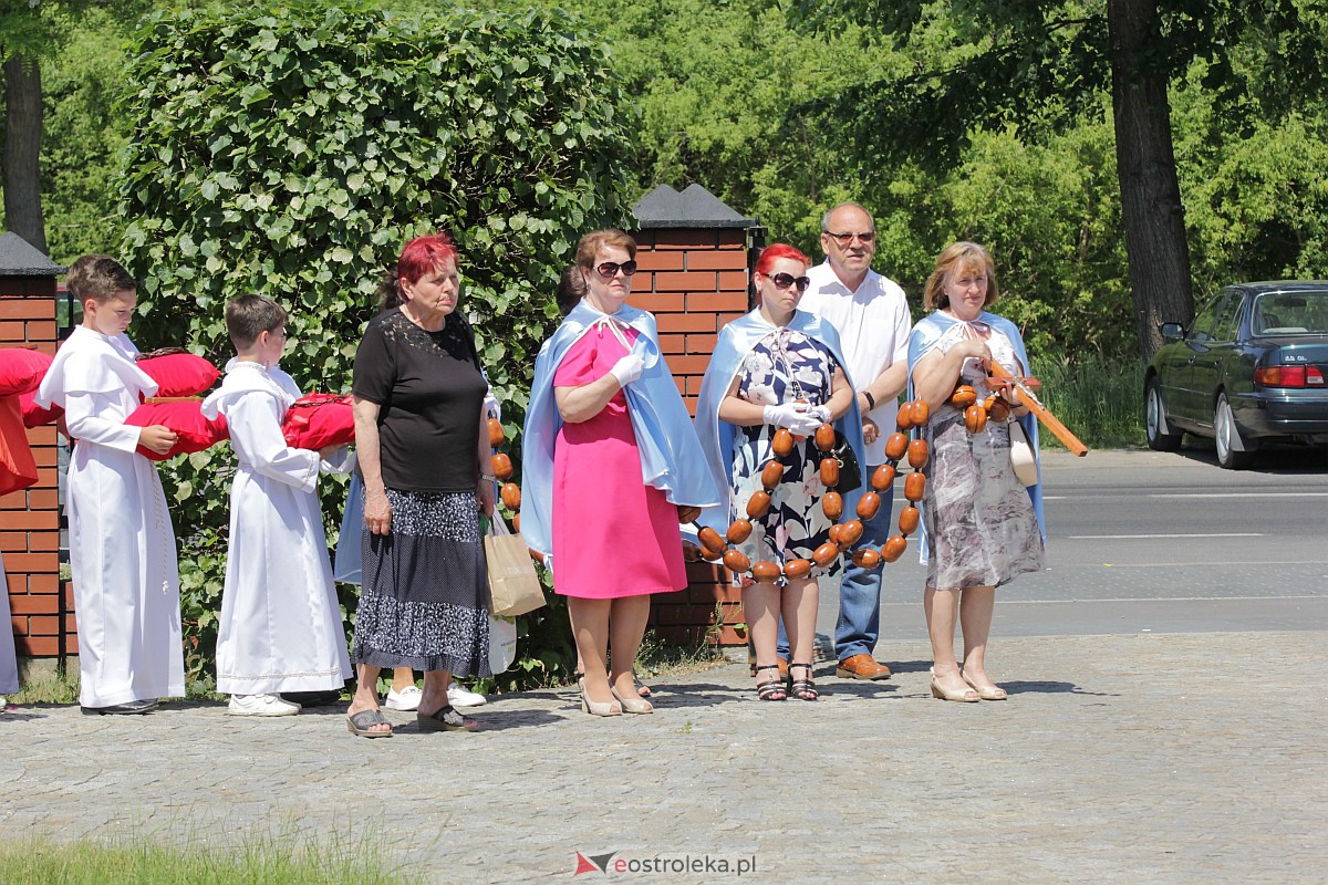 Procesja Bożego Ciała w kościele pw. św. Wojciecha  w Ostrołęce [08.06.2023] - zdjęcie #11 - eOstroleka.pl