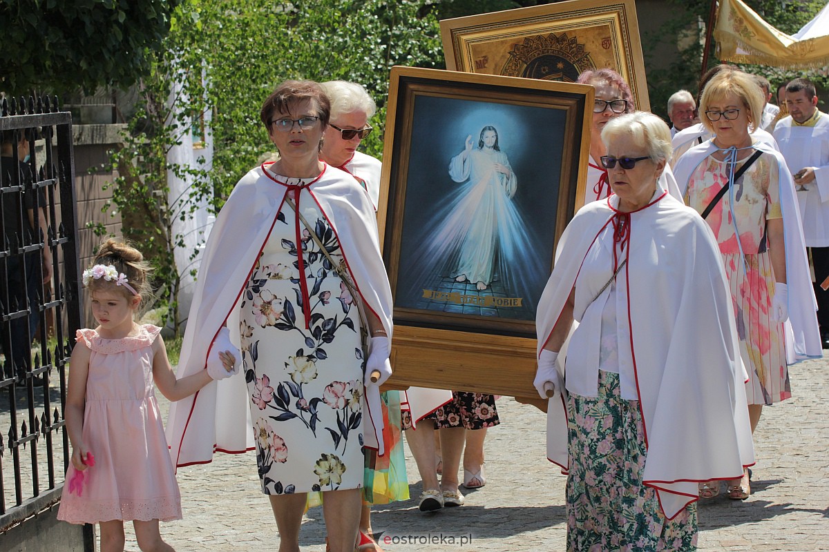 Procesja Bożego Ciała w kościele pw. św. Wojciecha  w Ostrołęce [08.06.2023] - zdjęcie #21 - eOstroleka.pl