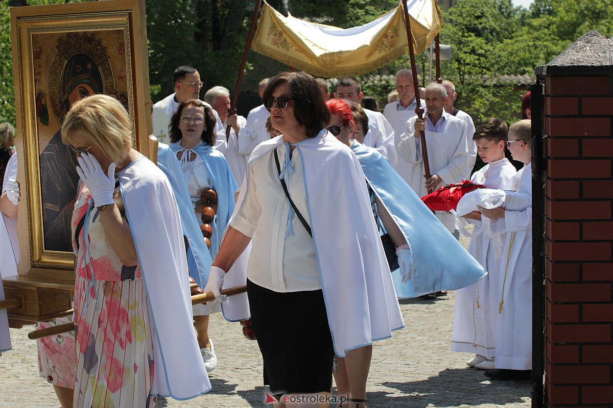 Procesja Bożego Ciała w kościele pw. św. Wojciecha  w Ostrołęce [08.06.2023] - zdjęcie #25 - eOstroleka.pl