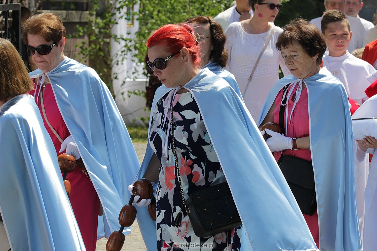 Procesja Bożego Ciała w kościele pw. św. Wojciecha  w Ostrołęce [08.06.2023] - zdjęcie #108 - eOstroleka.pl