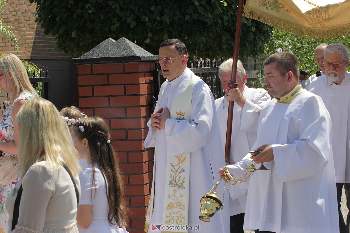 Procesja Bożego Ciała w kościele pw. św. Wojciecha  w Ostrołęce [08.06.2023] - zdjęcie #38 - eOstroleka.pl