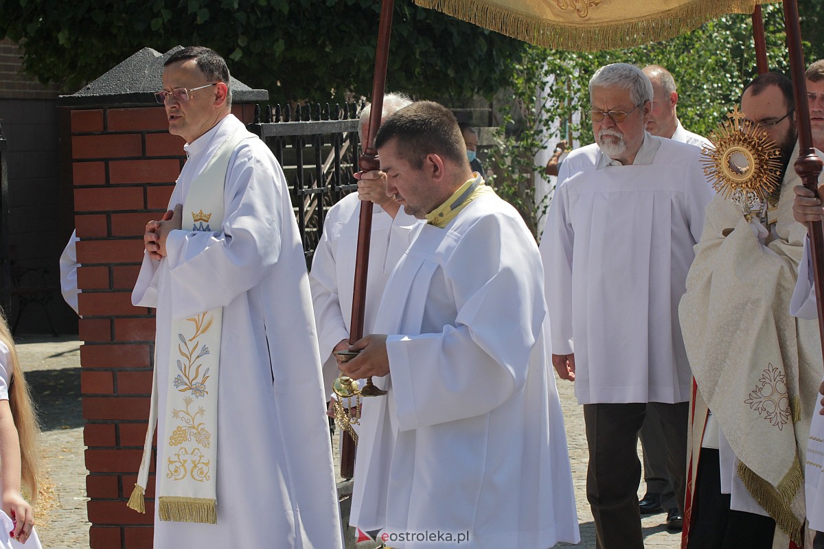 Procesja Bożego Ciała w kościele pw. św. Wojciecha  w Ostrołęce [08.06.2023] - zdjęcie #39 - eOstroleka.pl