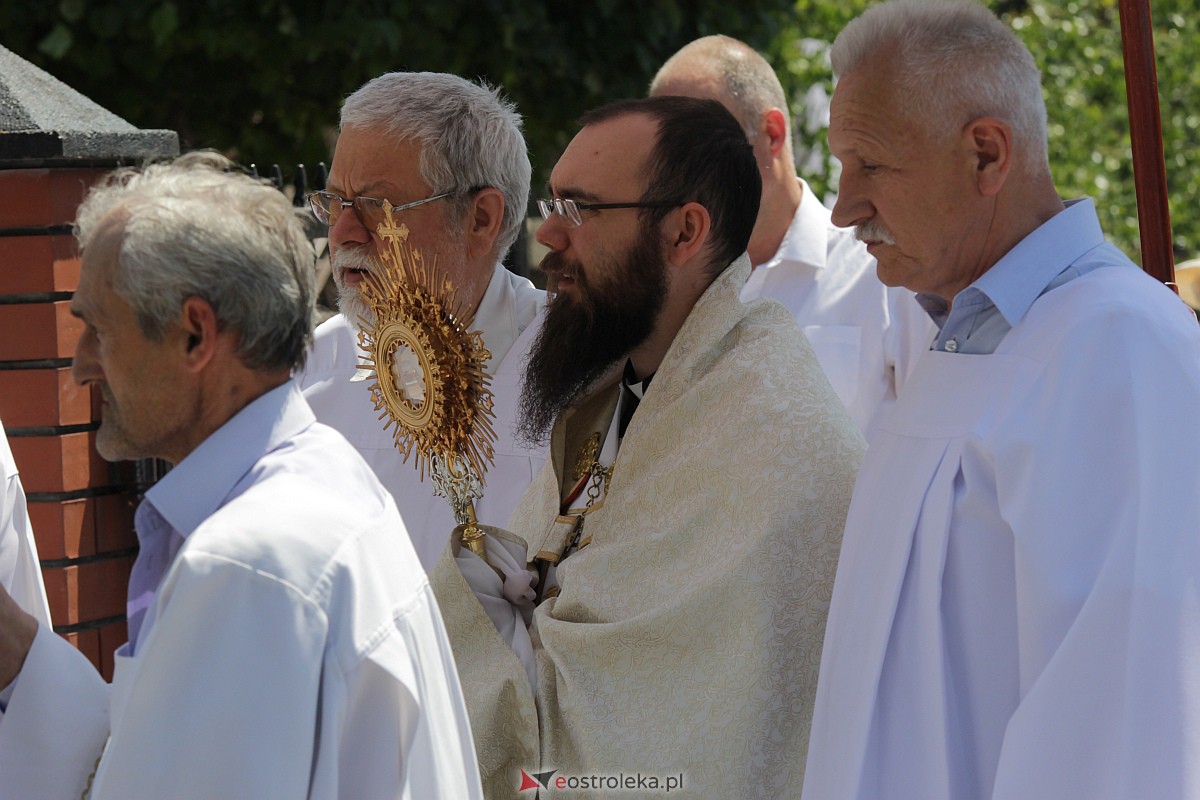 Procesja Bożego Ciała w kościele pw. św. Wojciecha  w Ostrołęce [08.06.2023] - zdjęcie #94 - eOstroleka.pl