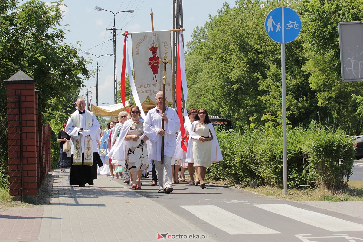 Procesja Bożego Ciała w kościele pw. św. Wojciecha  w Ostrołęce [08.06.2023] - zdjęcie #45 - eOstroleka.pl