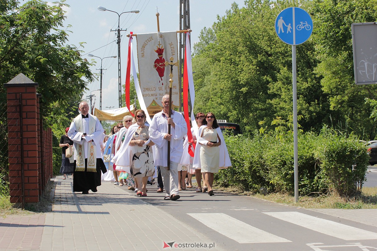 Procesja Bożego Ciała w kościele pw. św. Wojciecha  w Ostrołęce [08.06.2023] - zdjęcie #91 - eOstroleka.pl