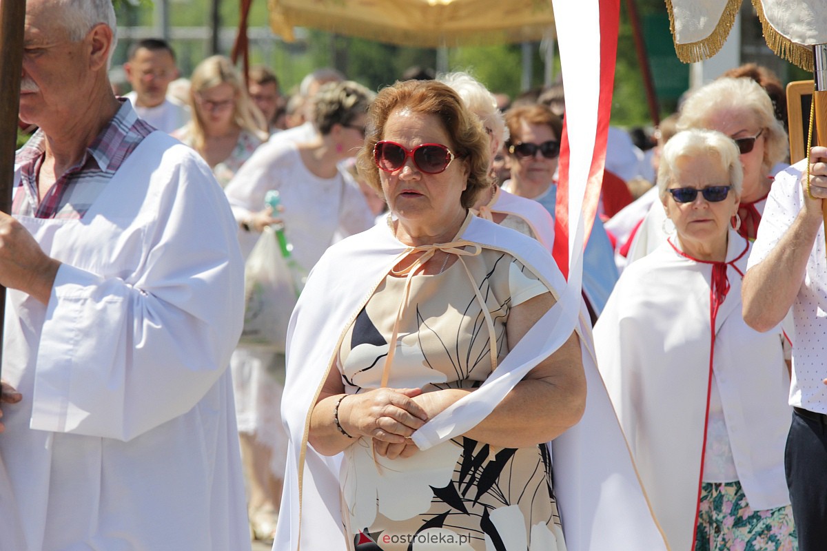 Procesja Bożego Ciała w kościele pw. św. Wojciecha  w Ostrołęce [08.06.2023] - zdjęcie #87 - eOstroleka.pl