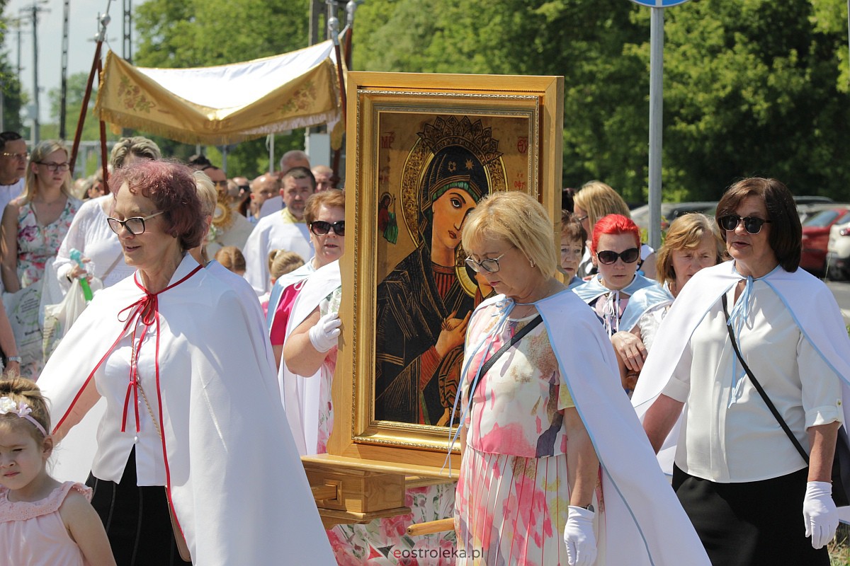 Procesja Bożego Ciała w kościele pw. św. Wojciecha  w Ostrołęce [08.06.2023] - zdjęcie #79 - eOstroleka.pl