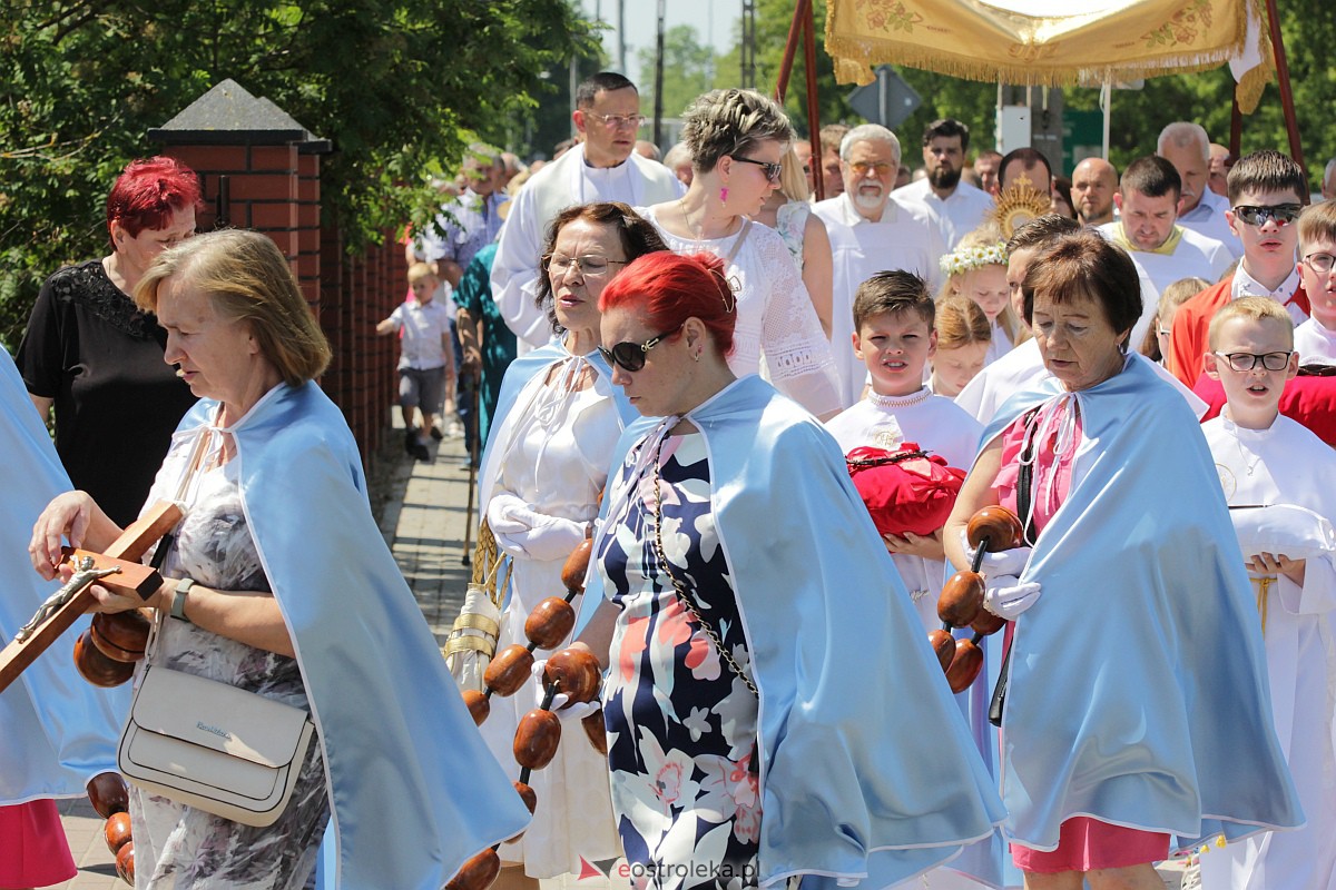 Procesja Bożego Ciała w kościele pw. św. Wojciecha  w Ostrołęce [08.06.2023] - zdjęcie #61 - eOstroleka.pl