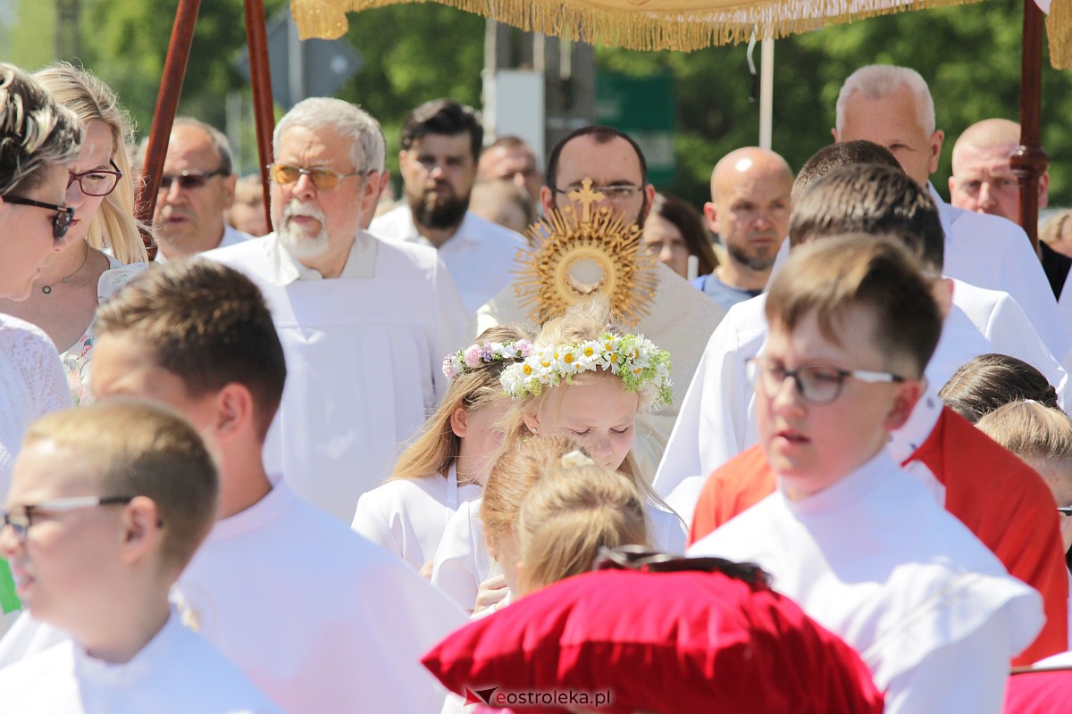 Procesja Bożego Ciała w kościele pw. św. Wojciecha  w Ostrołęce [08.06.2023] - zdjęcie #62 - eOstroleka.pl