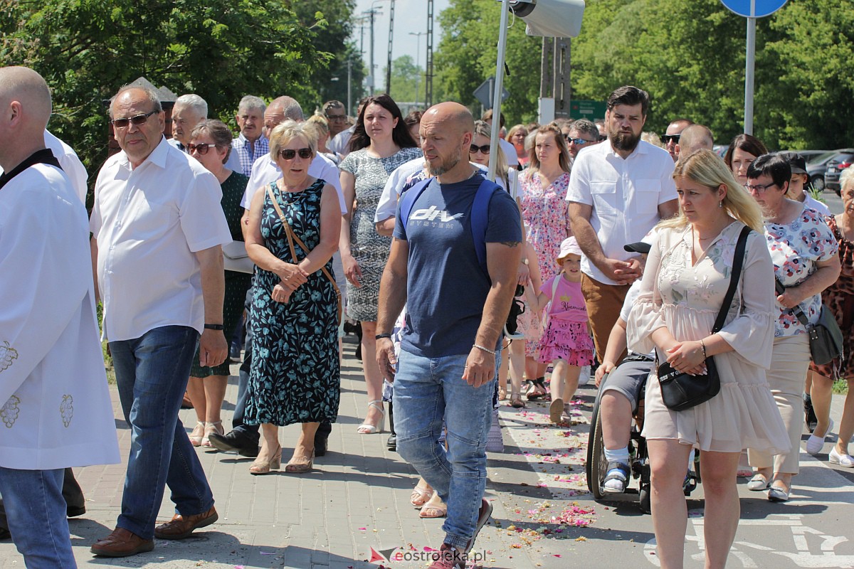 Procesja Bożego Ciała w kościele pw. św. Wojciecha  w Ostrołęce [08.06.2023] - zdjęcie #63 - eOstroleka.pl