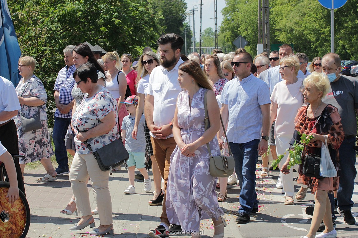 Procesja Bożego Ciała w kościele pw. św. Wojciecha  w Ostrołęce [08.06.2023] - zdjęcie #57 - eOstroleka.pl