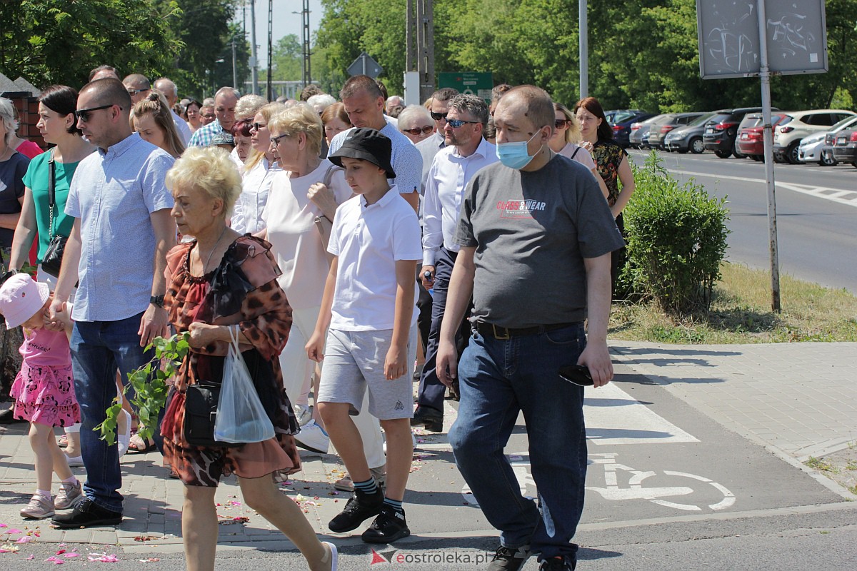 Procesja Bożego Ciała w kościele pw. św. Wojciecha  w Ostrołęce [08.06.2023] - zdjęcie #81 - eOstroleka.pl