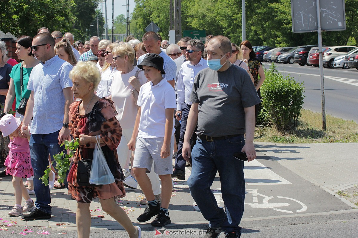 Procesja Bożego Ciała w kościele pw. św. Wojciecha  w Ostrołęce [08.06.2023] - zdjęcie #55 - eOstroleka.pl
