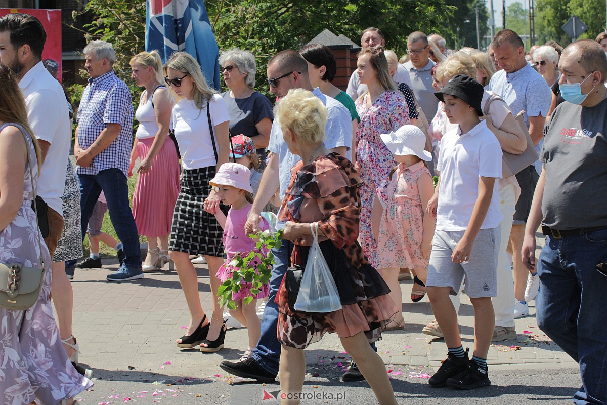 Procesja Bożego Ciała w kościele pw. św. Wojciecha  w Ostrołęce [08.06.2023] - zdjęcie #54 - eOstroleka.pl