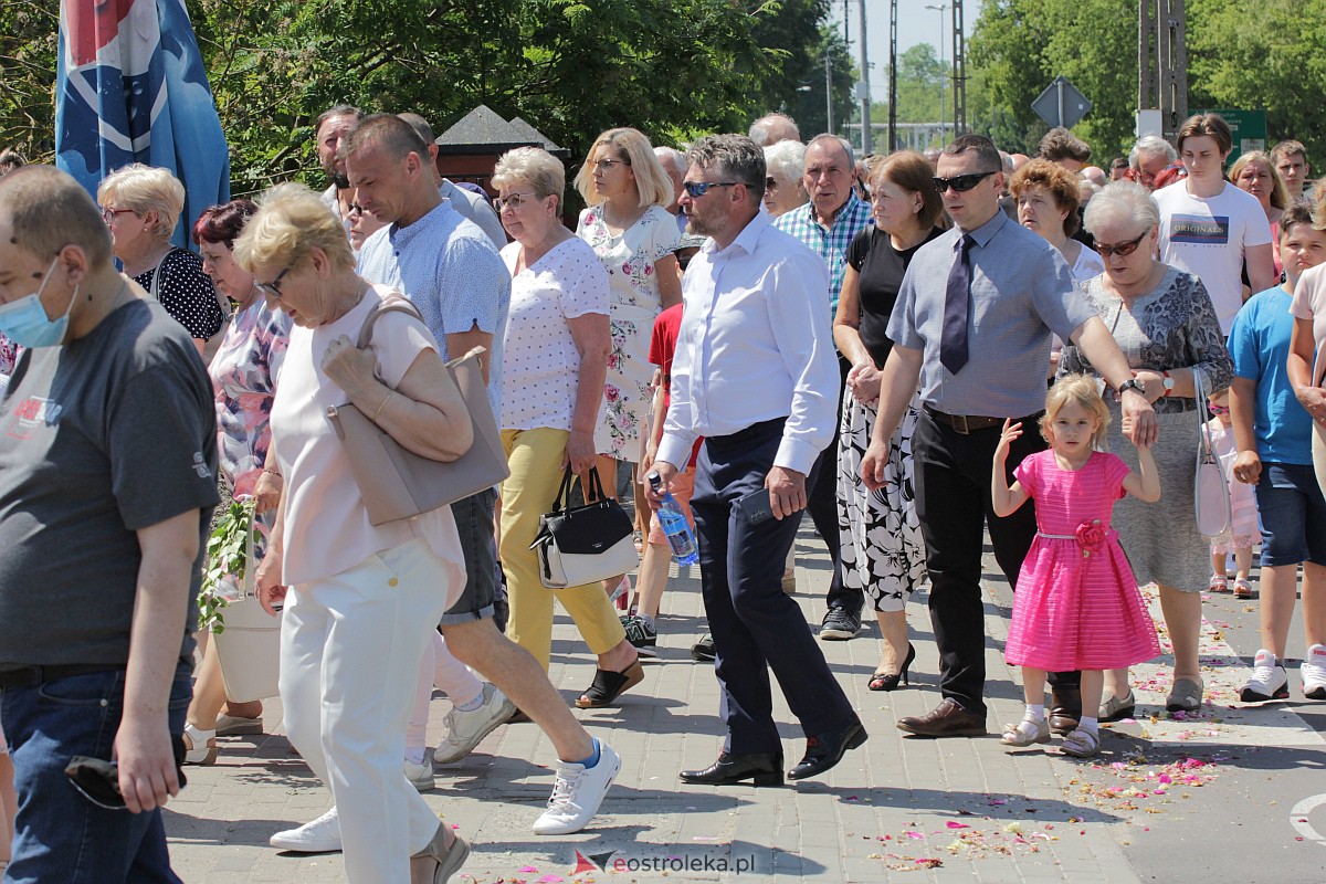 Procesja Bożego Ciała w kościele pw. św. Wojciecha  w Ostrołęce [08.06.2023] - zdjęcie #53 - eOstroleka.pl