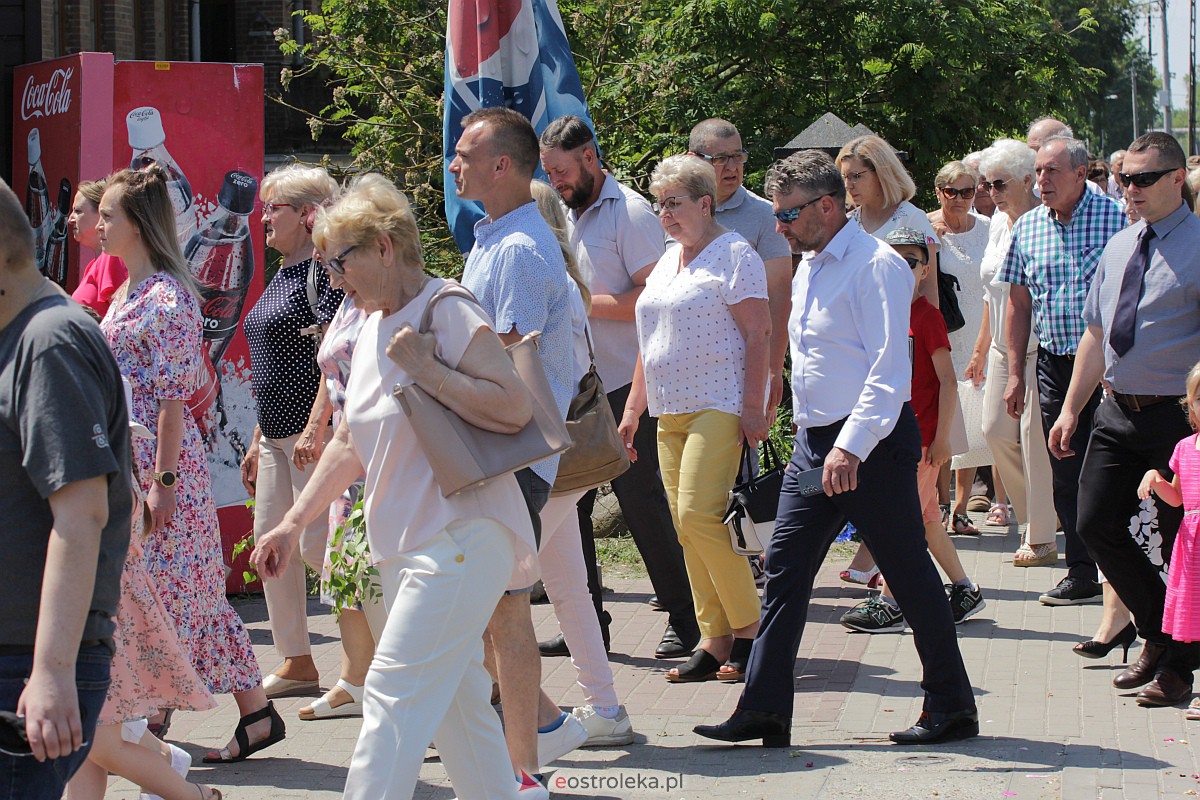 Procesja Bożego Ciała w kościele pw. św. Wojciecha  w Ostrołęce [08.06.2023] - zdjęcie #52 - eOstroleka.pl