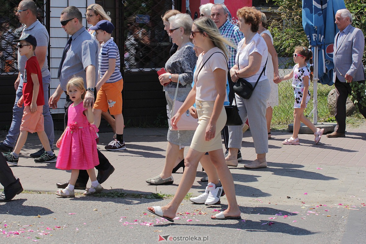 Procesja Bożego Ciała w kościele pw. św. Wojciecha  w Ostrołęce [08.06.2023] - zdjęcie #47 - eOstroleka.pl