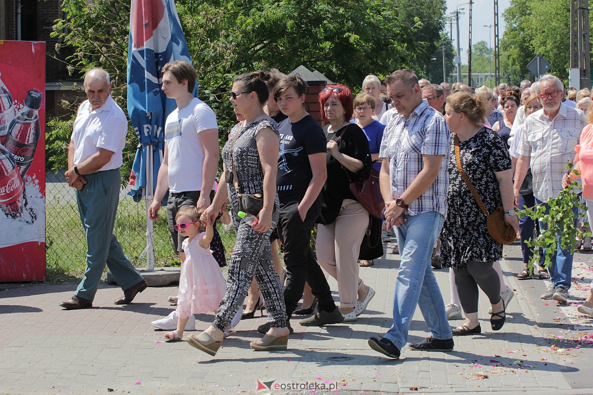 Procesja Bożego Ciała w kościele pw. św. Wojciecha  w Ostrołęce [08.06.2023] - zdjęcie #44 - eOstroleka.pl