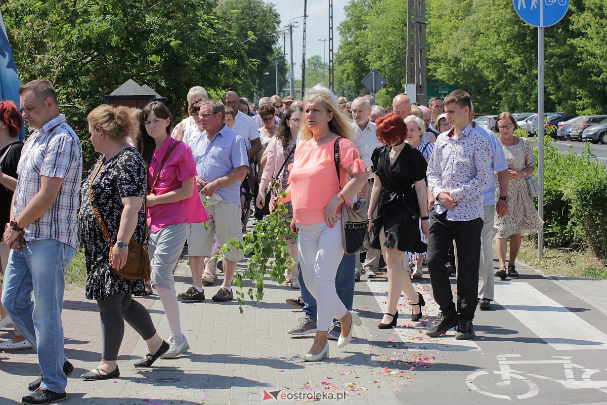 Procesja Bożego Ciała w kościele pw. św. Wojciecha  w Ostrołęce [08.06.2023] - zdjęcie #42 - eOstroleka.pl