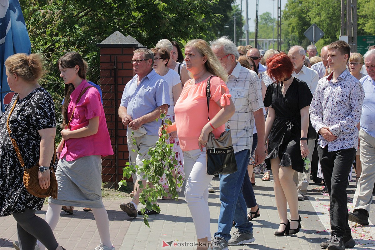 Procesja Bożego Ciała w kościele pw. św. Wojciecha  w Ostrołęce [08.06.2023] - zdjęcie #41 - eOstroleka.pl