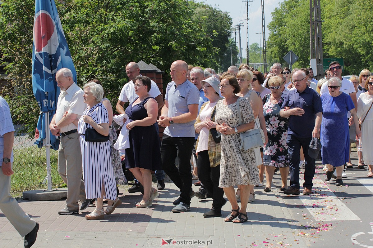Procesja Bożego Ciała w kościele pw. św. Wojciecha  w Ostrołęce [08.06.2023] - zdjęcie #36 - eOstroleka.pl