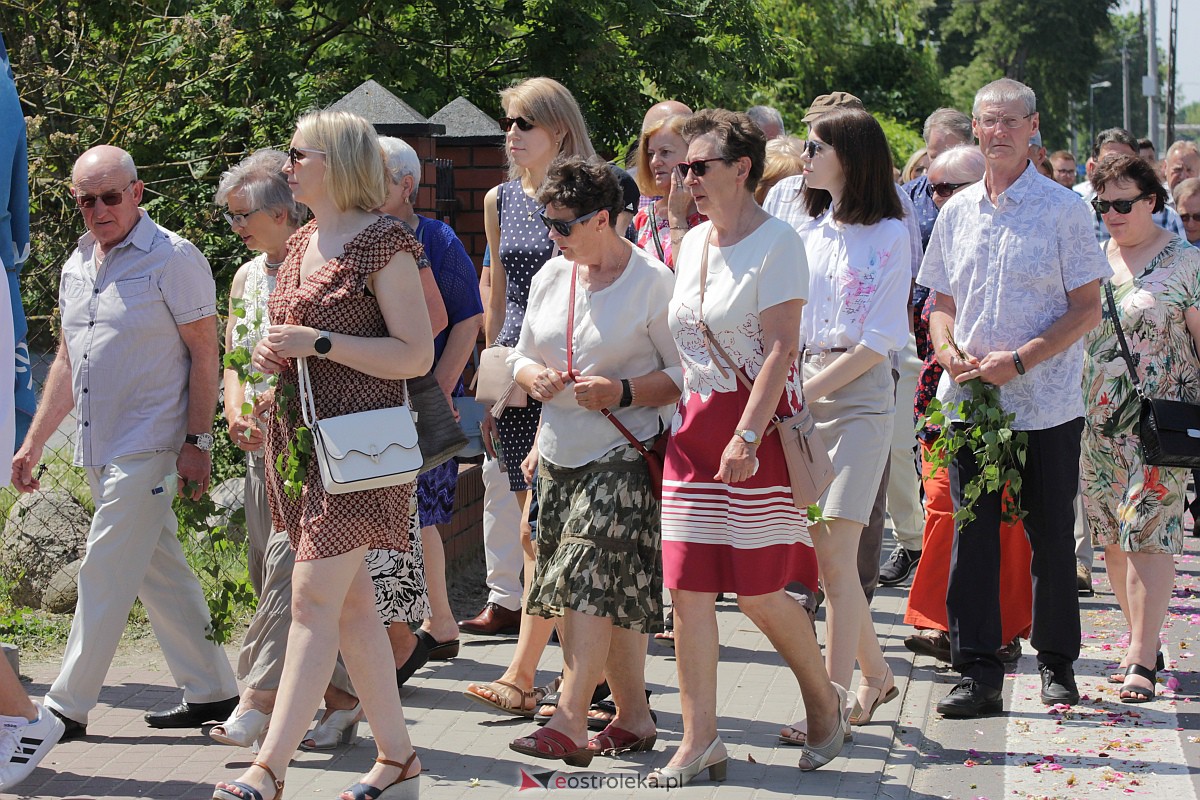 Procesja Bożego Ciała w kościele pw. św. Wojciecha  w Ostrołęce [08.06.2023] - zdjęcie #26 - eOstroleka.pl