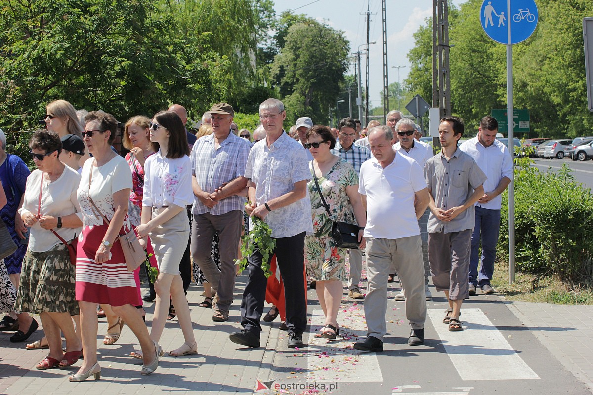 Procesja Bożego Ciała w kościele pw. św. Wojciecha  w Ostrołęce [08.06.2023] - zdjęcie #25 - eOstroleka.pl